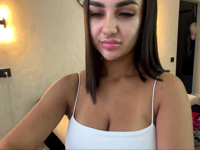 FloraLooks live cam on BongaCams