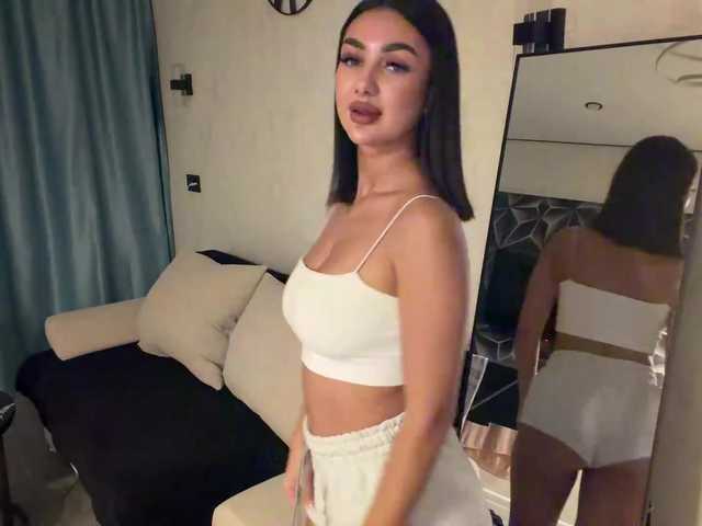 FloraLooks live cam on BongaCams