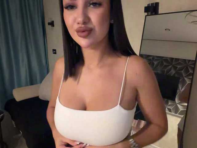 FloraLooks live cam preview