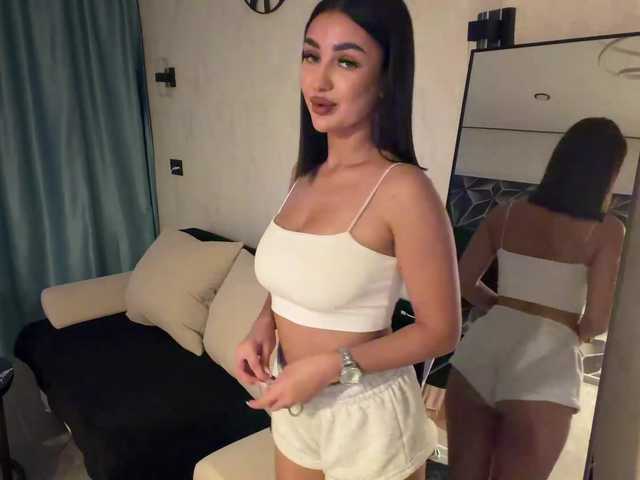 FloraLooks live cam on BongaCams