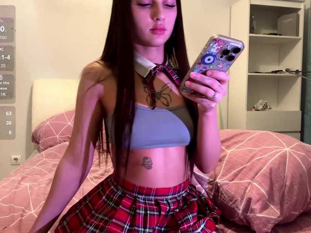 FloraIce live cam on BongaCams