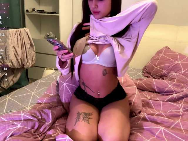 FloraIce live cam on BongaCams