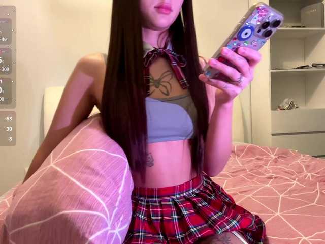 FloraIce live cam on BongaCams