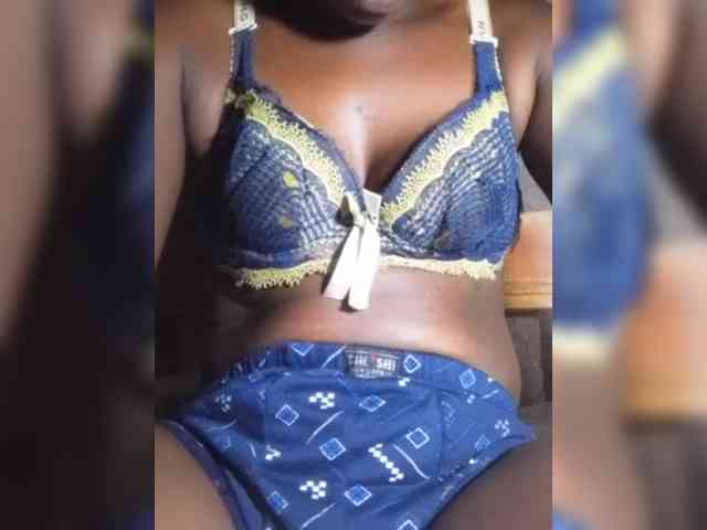 PetiteMaria webcam