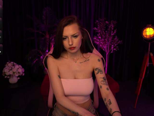 Millimii live cam on BongaCams