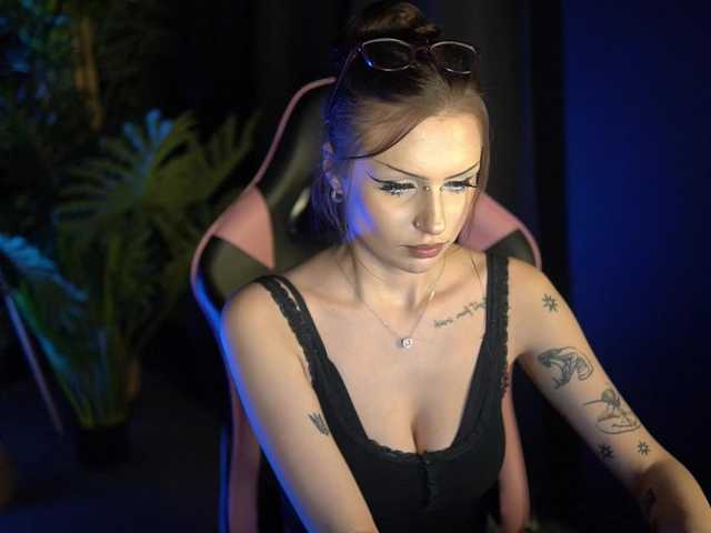 Millimii live cam on BongaCams