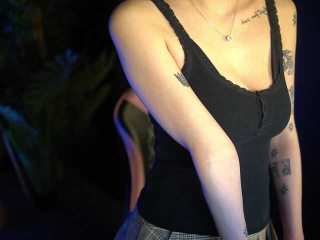 Millimii live cam on BongaCams