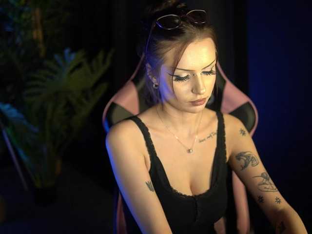Millimii live cam on BongaCams