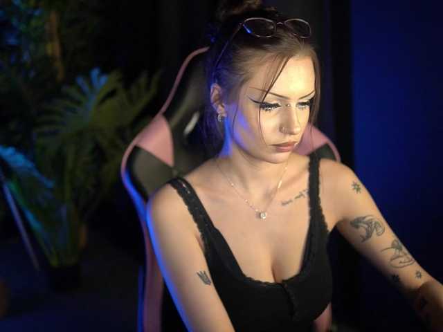 Millimii live cam on BongaCams