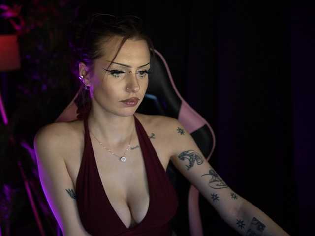 Millimii live cam on BongaCams