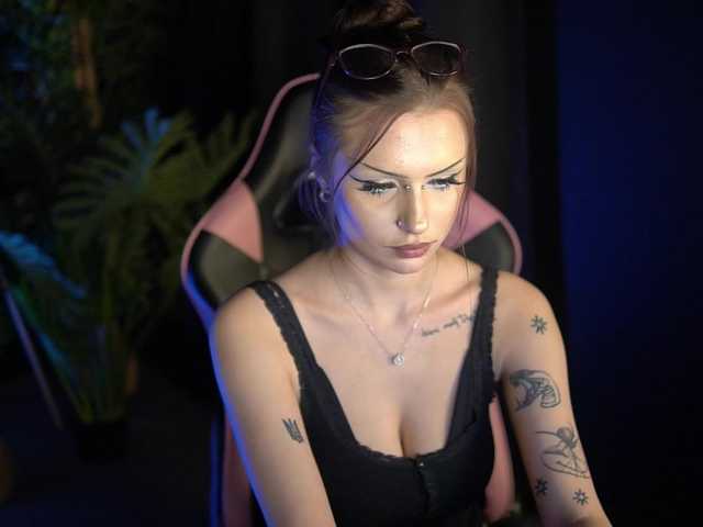Millimii live cam on BongaCams