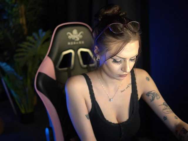 Millimii live cam on BongaCams
