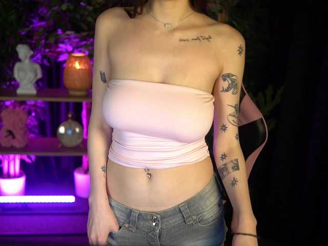 Millimii live cam on BongaCams