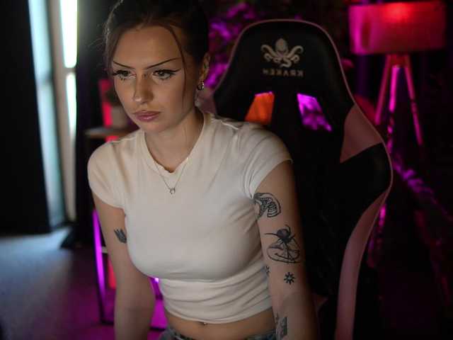 Millimii live cam on BongaCams