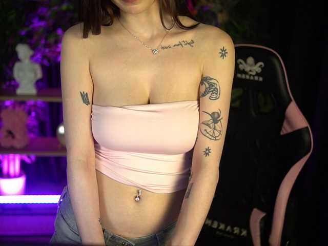 Millimii live cam on BongaCams