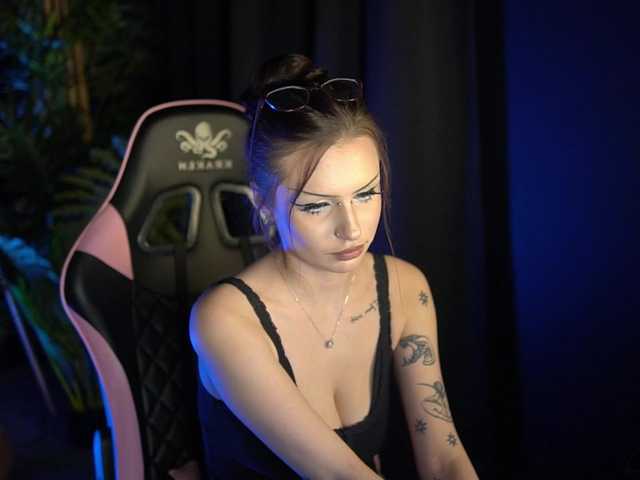 Millimii live cam on BongaCams