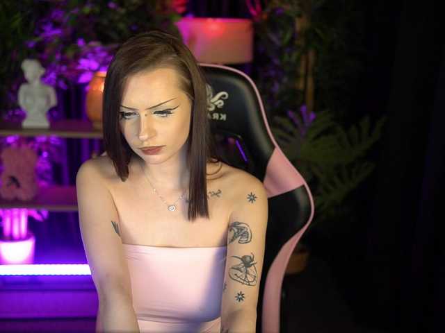 Millimii live cam on BongaCams