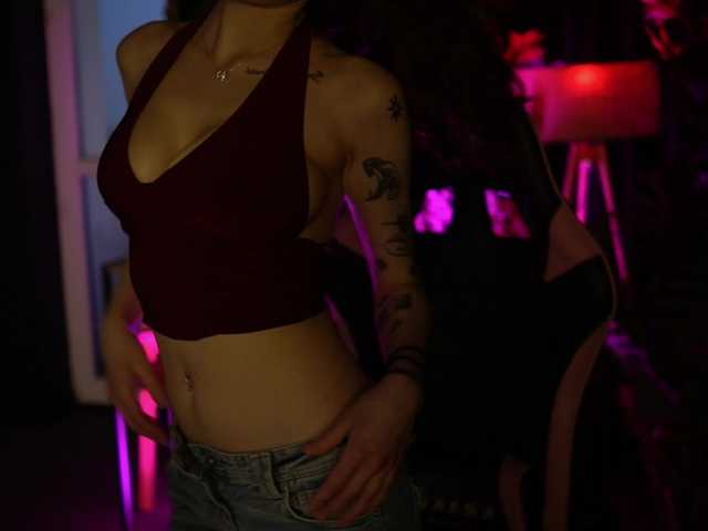 Millimii live cam on BongaCams