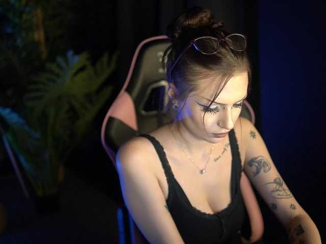 Millimii live cam on BongaCams
