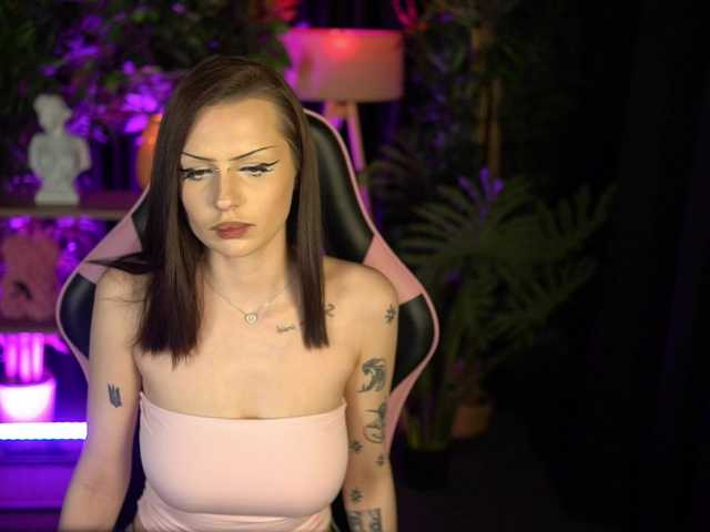 Millimii live cam on BongaCams