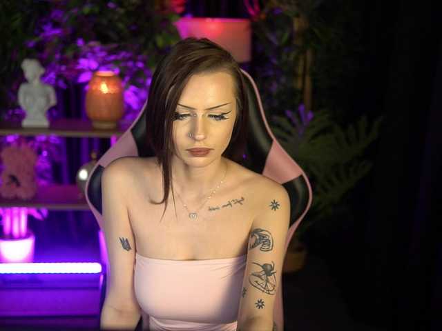 Millimii live cam on BongaCams