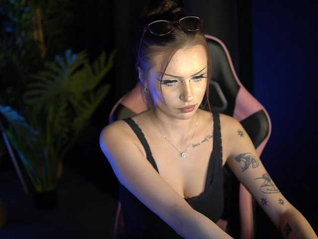 Millimii live cam on BongaCams