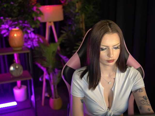 Millimii live cam on BongaCams