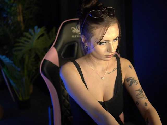 Millimii live cam on BongaCams