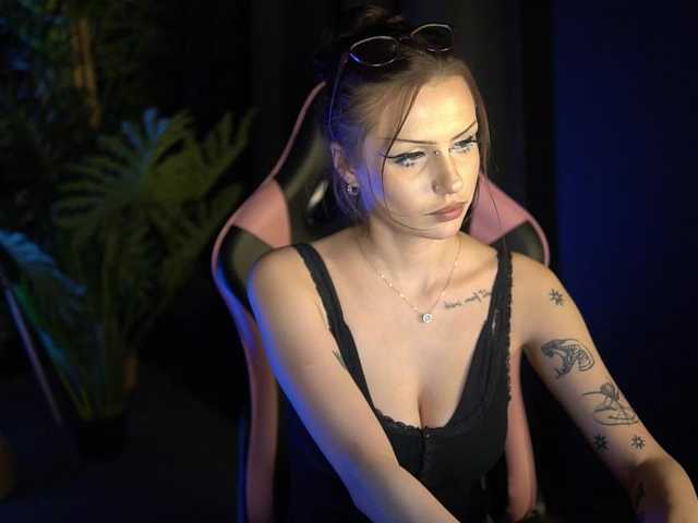 Millimii live cam on BongaCams