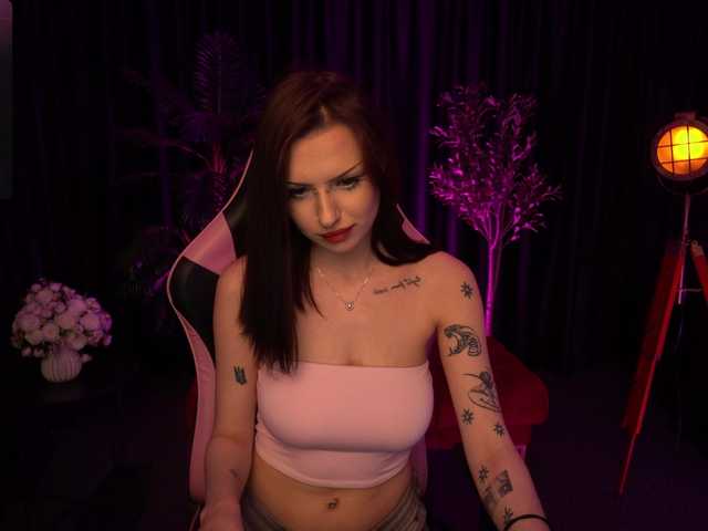 Millimii live cam on BongaCams