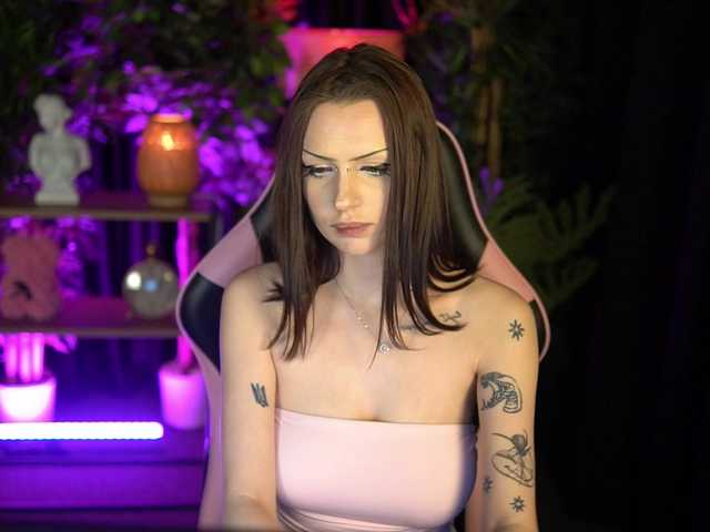 Millimii live cam on BongaCams