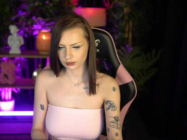 Millimii live cam on BongaCams