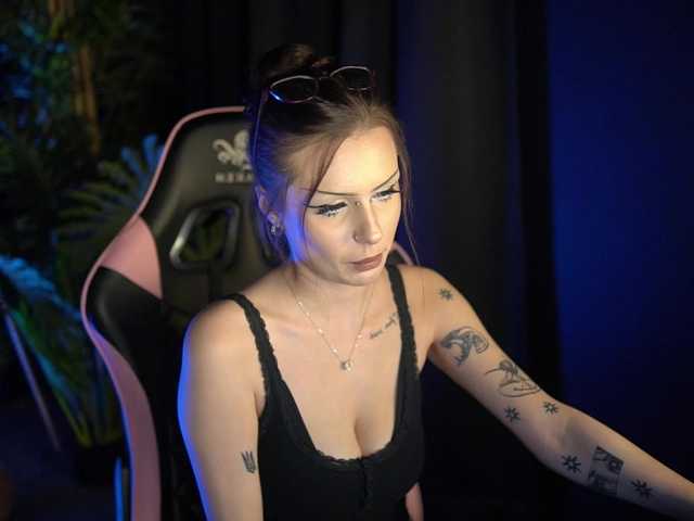 Millimii live cam on BongaCams