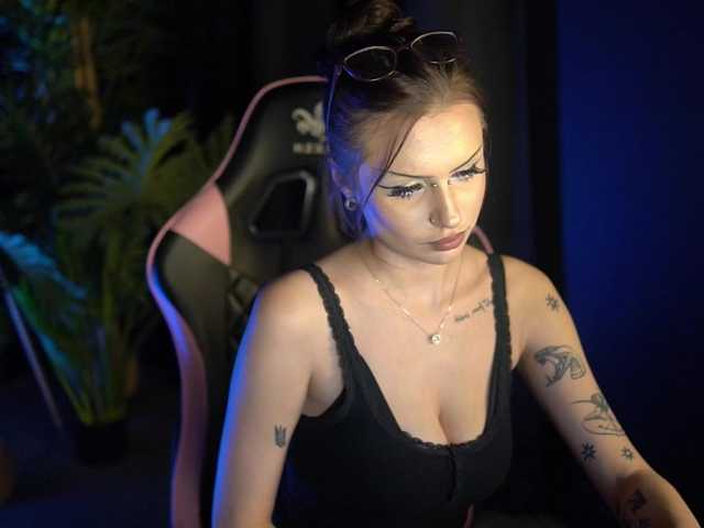 Millimii live cam on BongaCams