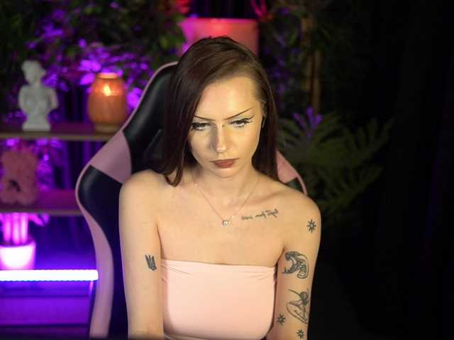 Millimii live cam on BongaCams