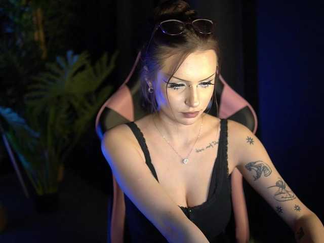Millimii live cam on BongaCams