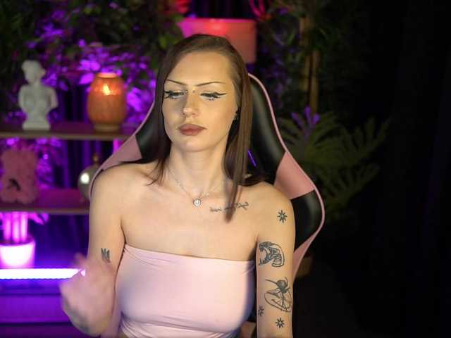 Millimii live cam on BongaCams