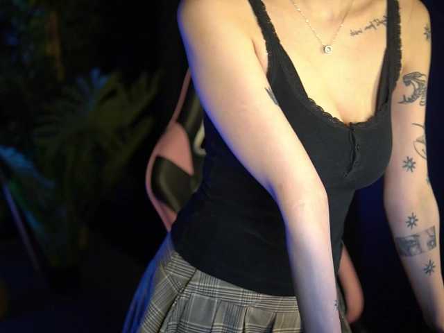 Millimii live cam on BongaCams