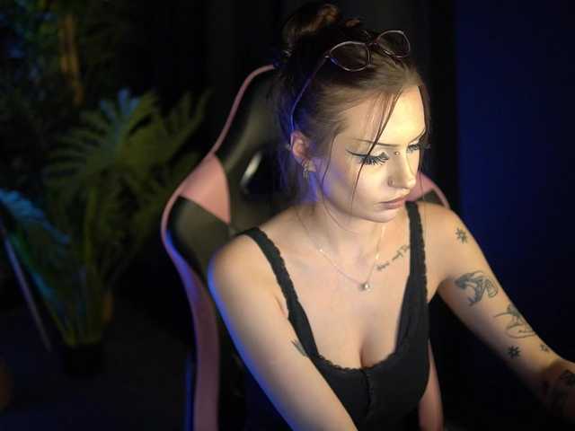 Millimii live cam on BongaCams
