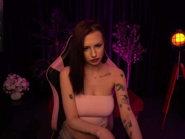 Millimii live cam on BongaCams
