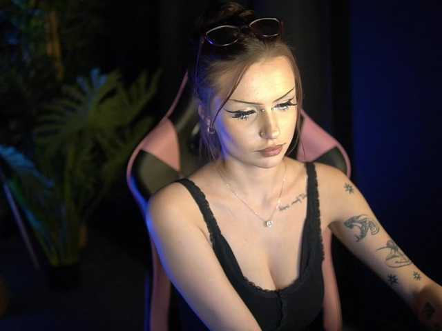 Millimii live cam on BongaCams