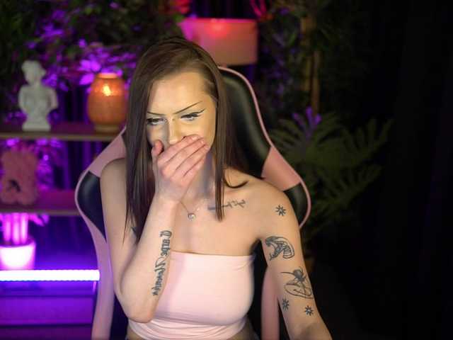 Millimii live cam on BongaCams