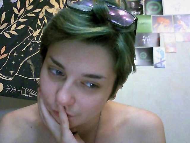 uwu-emmy live cam on BongaCams
