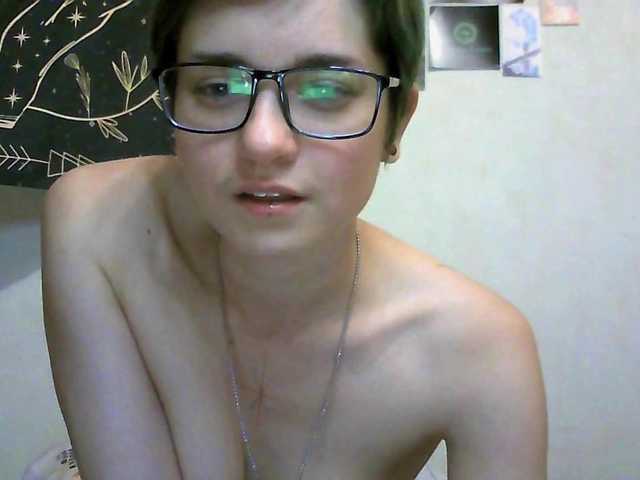 uwu-emmy live cam on BongaCams