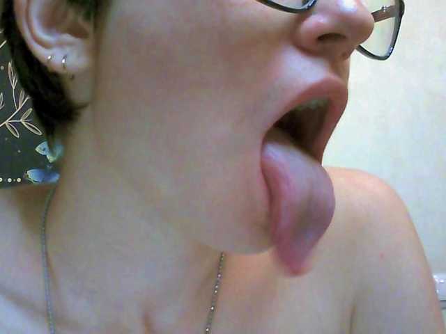 uwu-emmy live cam on BongaCams