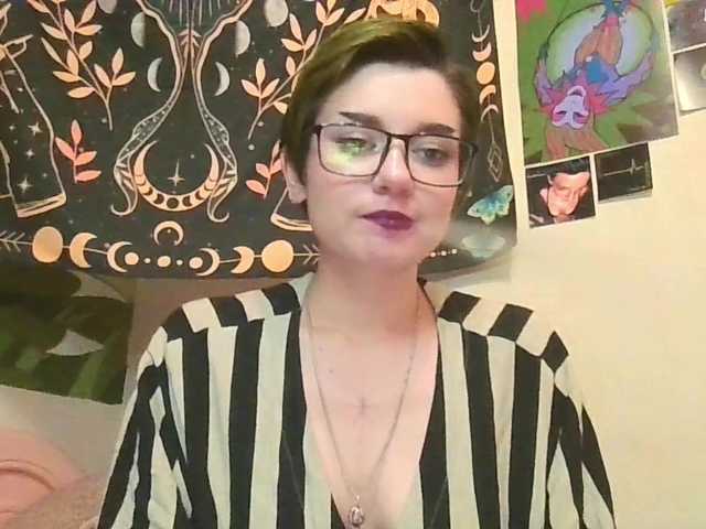uwu-emmy live cam on BongaCams