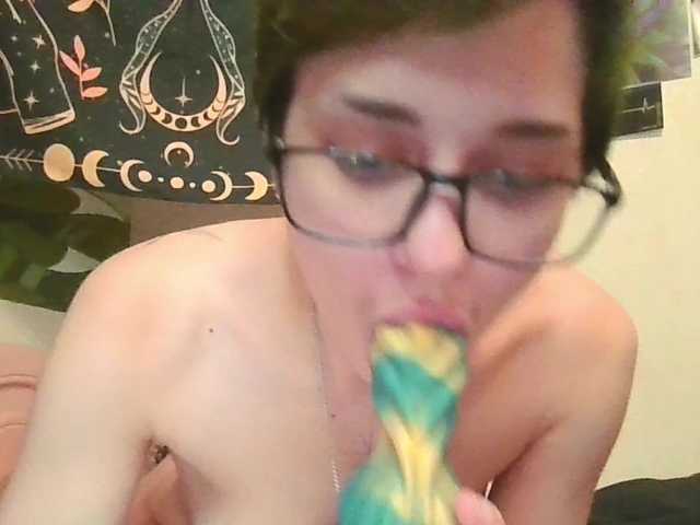 uwu-emmy live cam on BongaCams