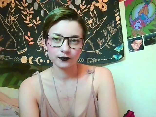 uwu-emmy live cam on BongaCams