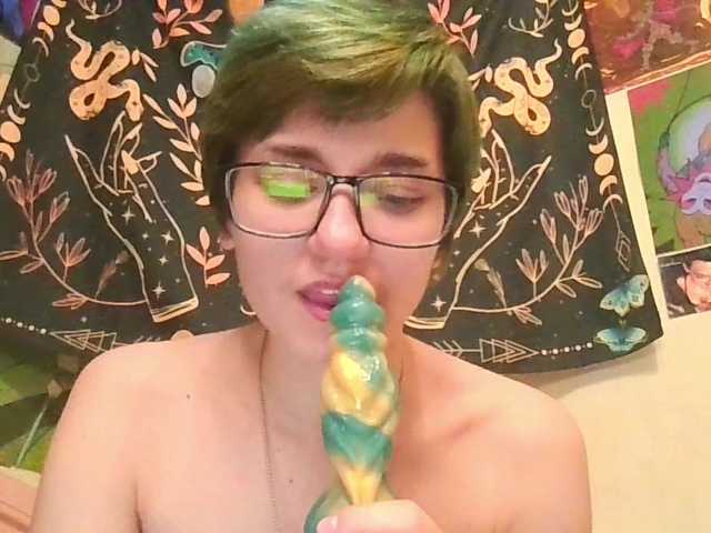 uwu-emmy live cam on BongaCams