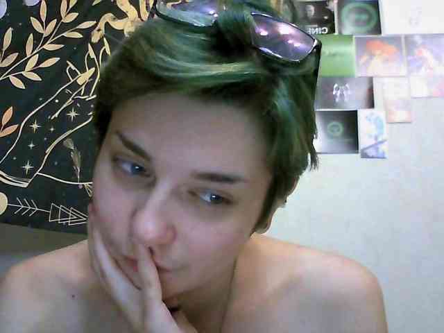 Модель: uwu-emmy